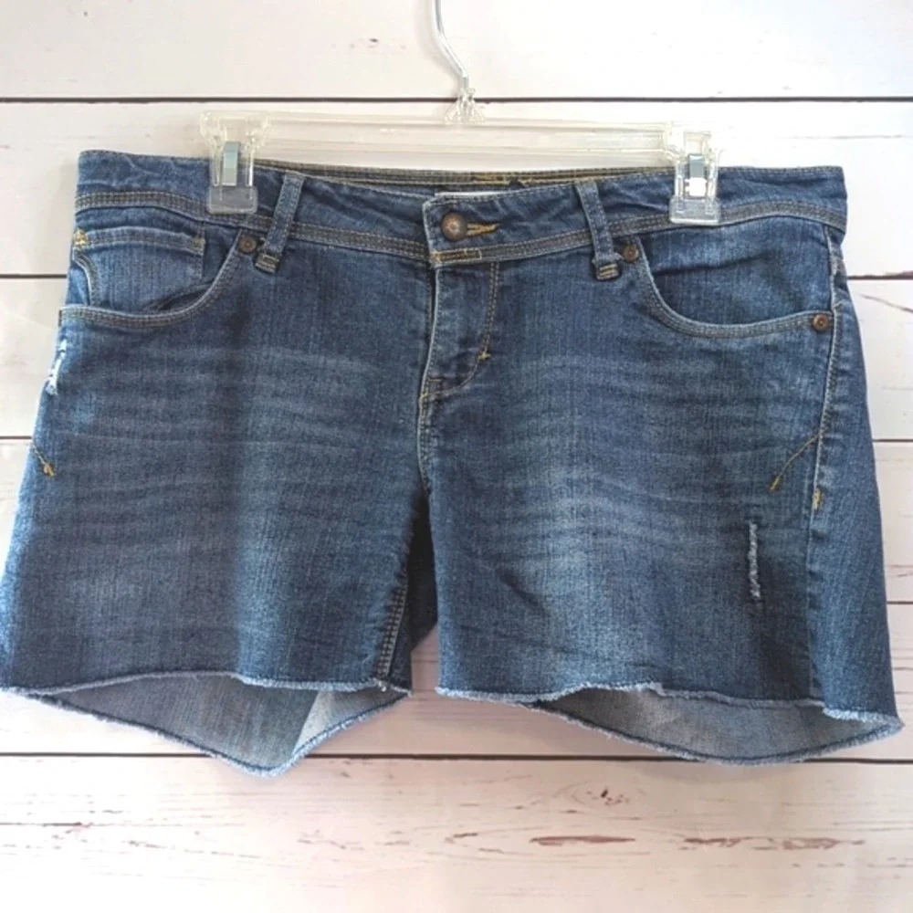 Levi's‎ Midi Y2K Jean Shorts Juniors Distressed Denim Medium Wash Women's Size 9